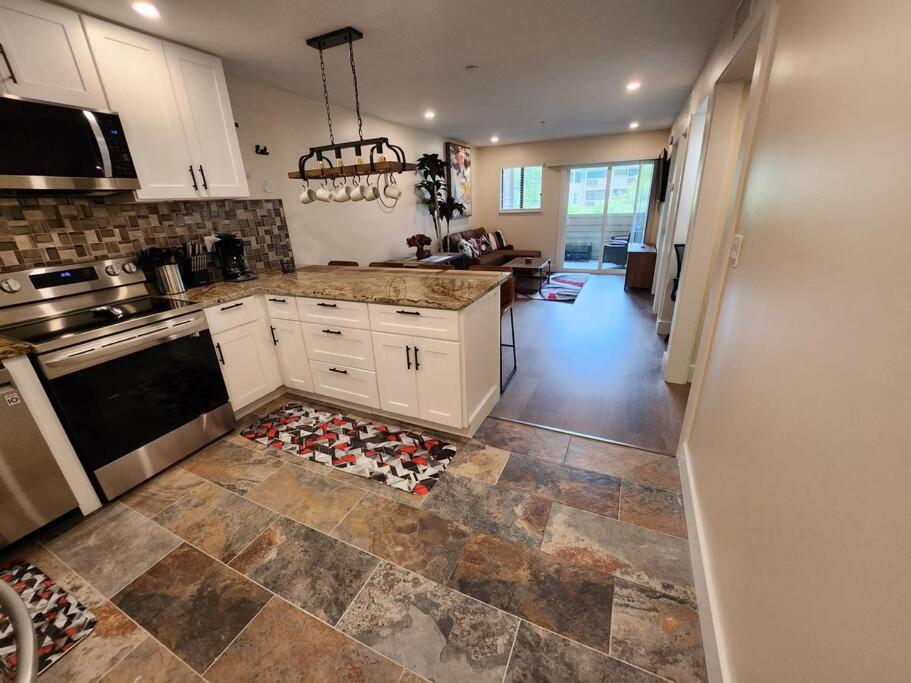 Classy & Comfortable Condo! Apartment *