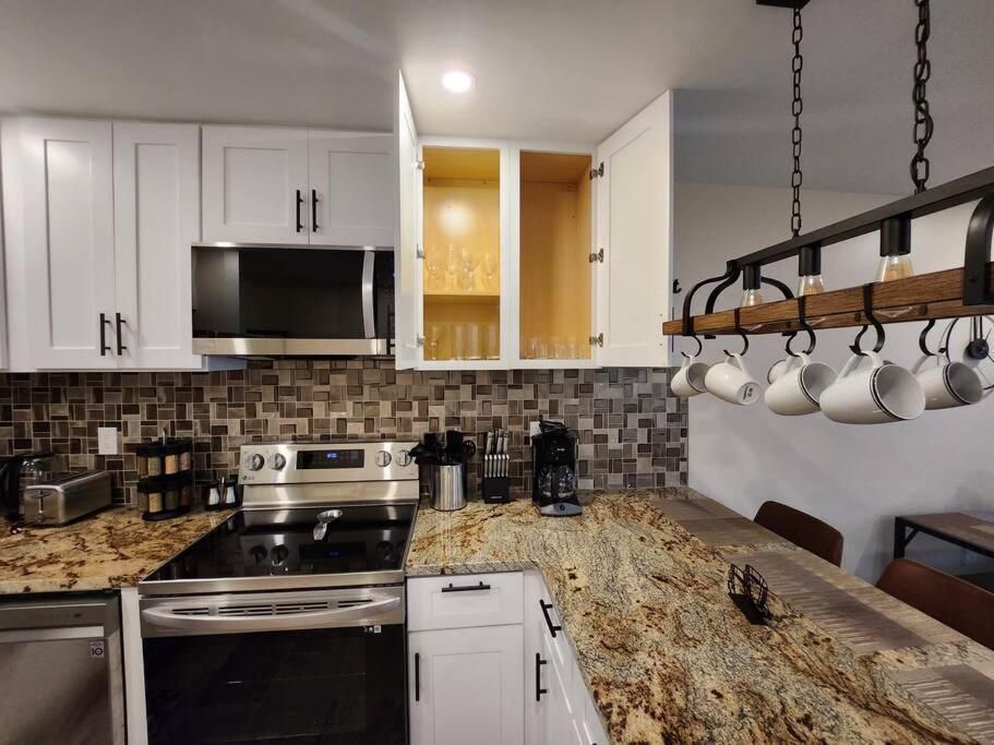 Classy & Comfortable Condo! *